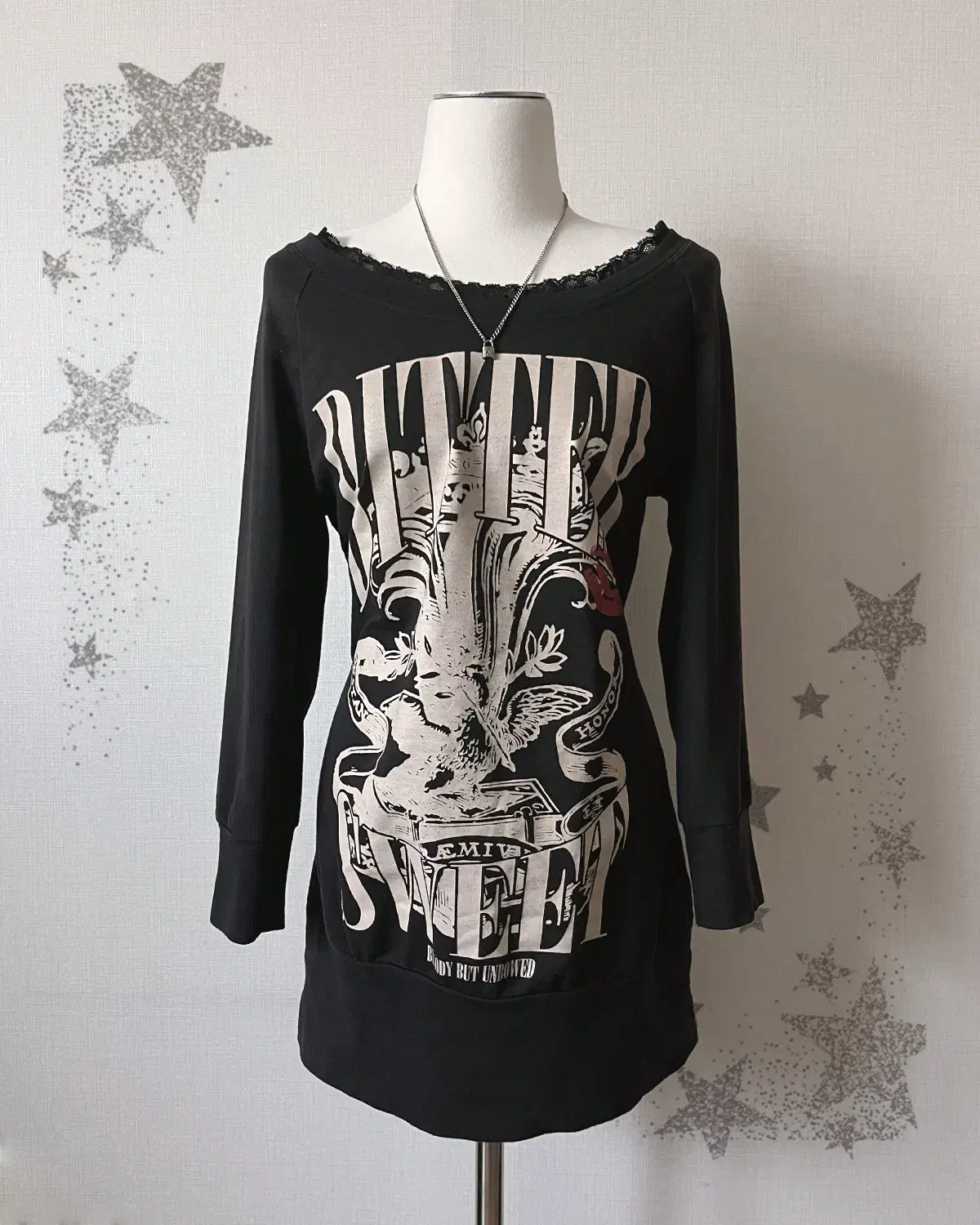 graphic lace long sleeve